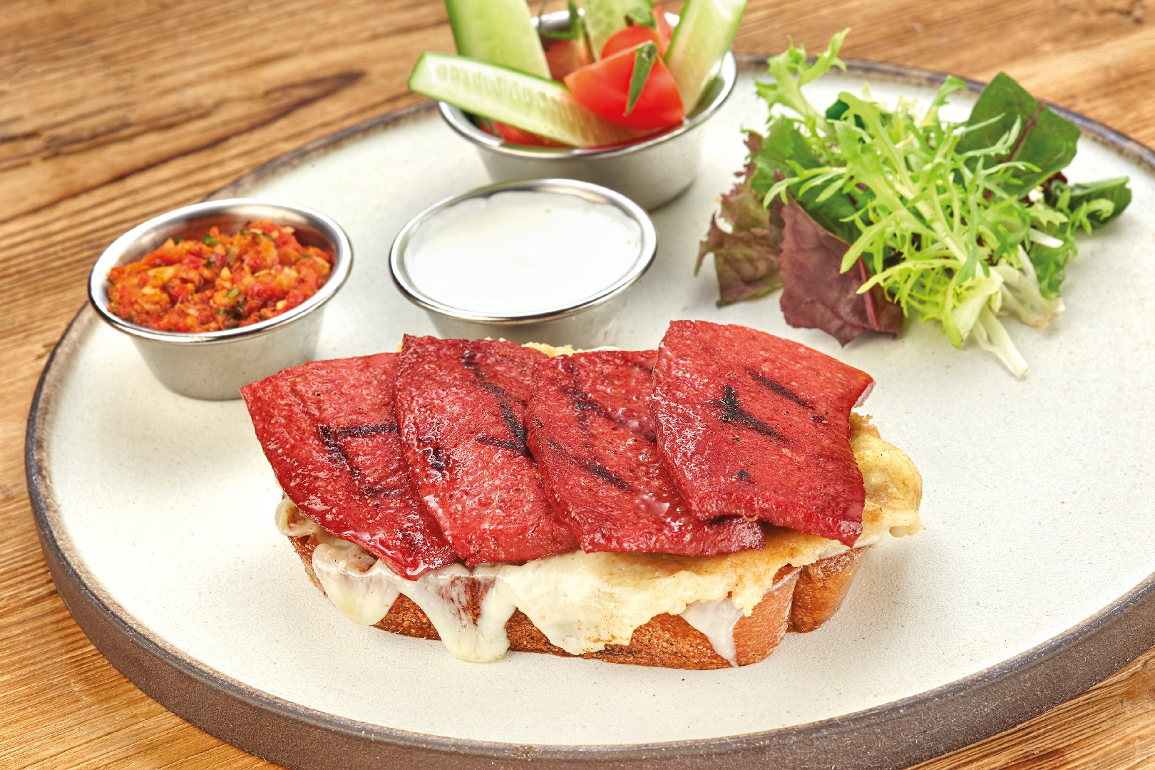 Kars Kaşarlı ve Sucuklu Ekmek Üstü