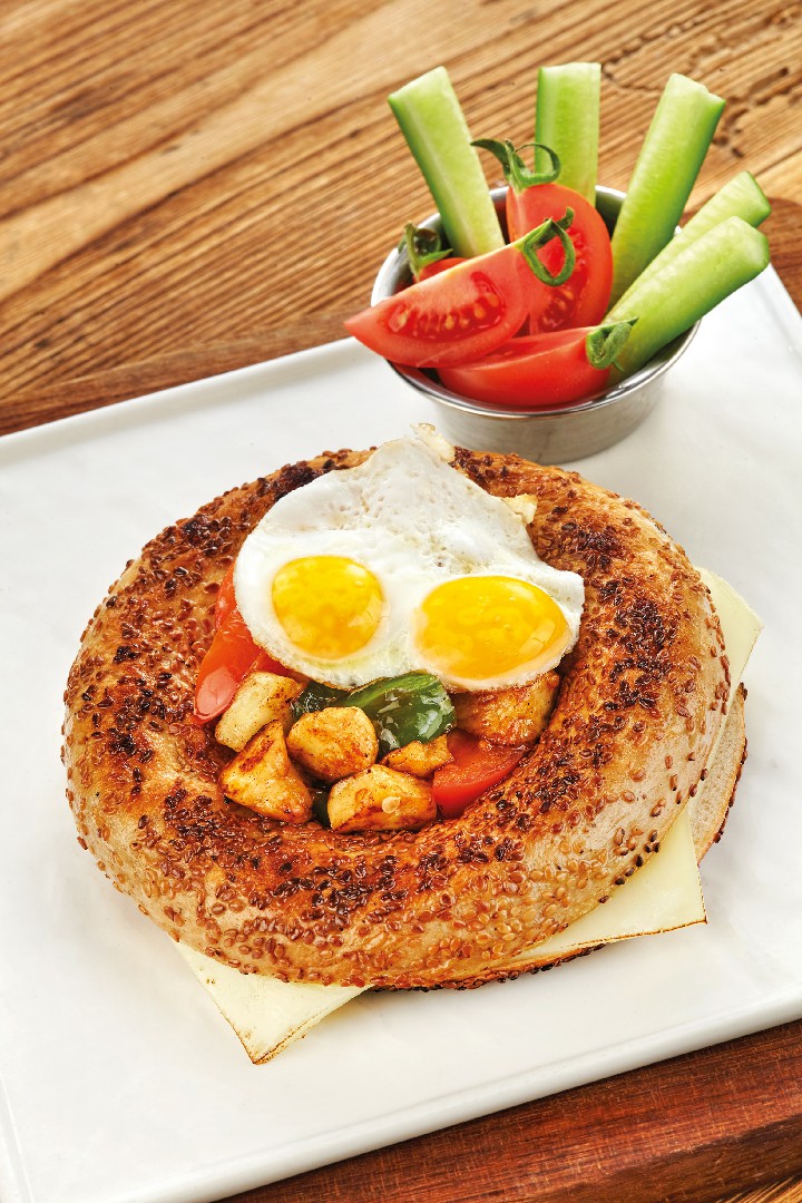 Hellimli Gevrekte Kahvaltı